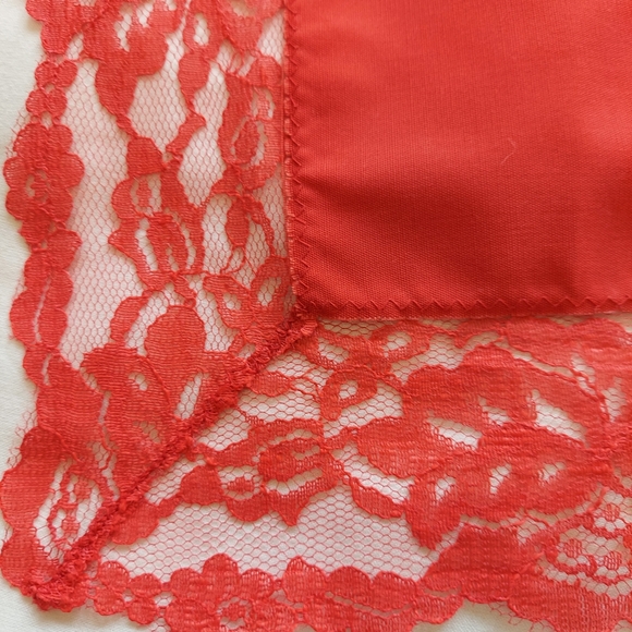Cloth Table Dinner Napkins Set of 6 Red Lace Trimmed - Picture 4 of 8